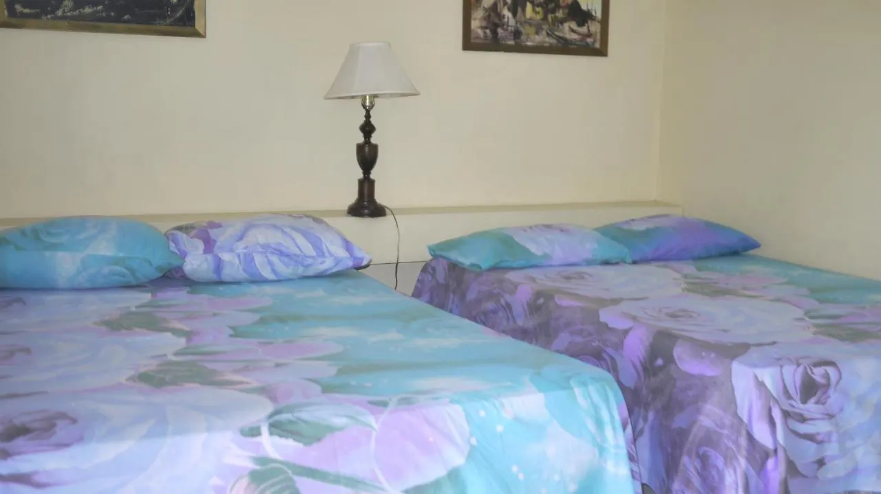 Beach Resort Apt-Africansymbol-In Front Of Doctor'S Cave Beach 몬테고 베이 자메이카