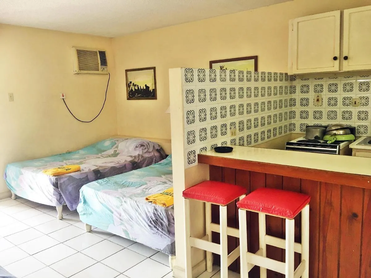 Beach Resort Apt-Africansymbol-In Front Of Doctor'S Cave Beach 몬테고 베이 0*,