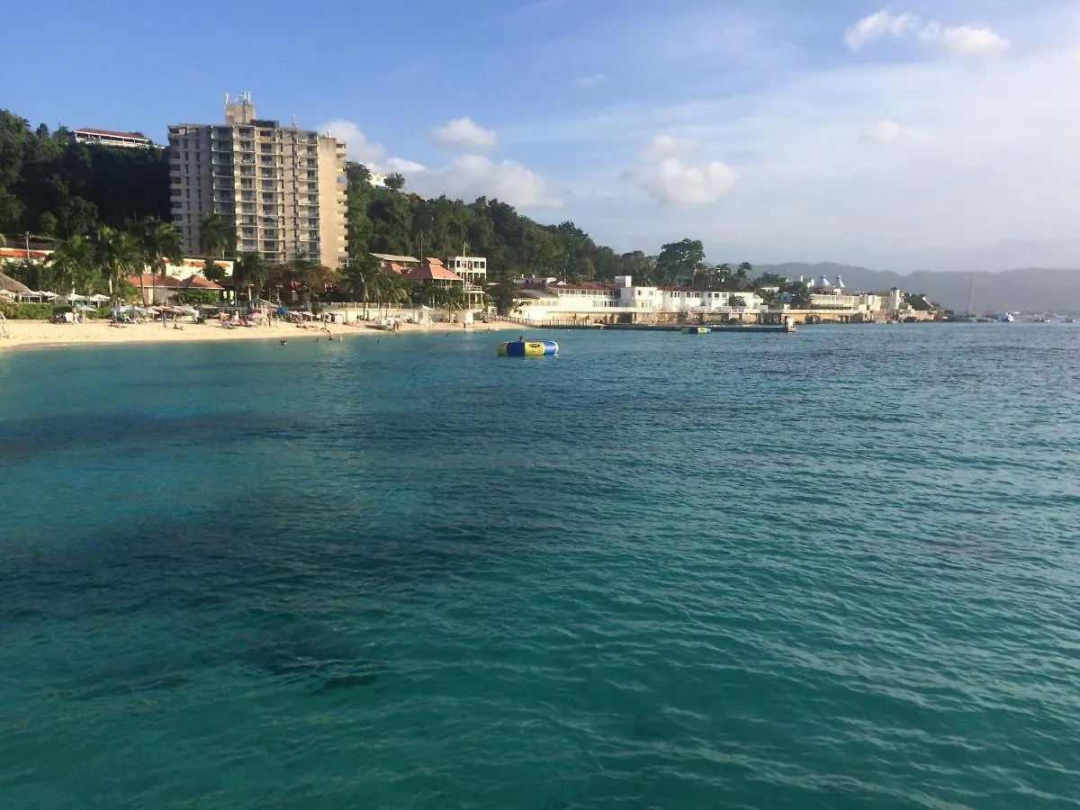 דירה מונטגו ביי Beach Resort Apt-Africansymbol-In Front Of Doctor'S Cave Beach ג'מייקה