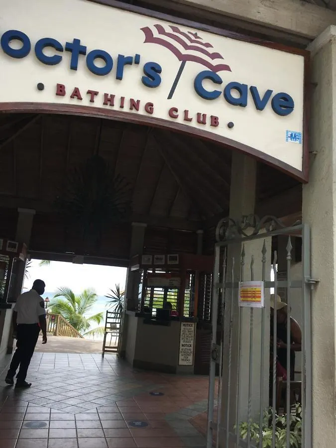 아파트 Beach Resort Apt-Africansymbol-In Front Of Doctor'S Cave Beach 몬테고 베이